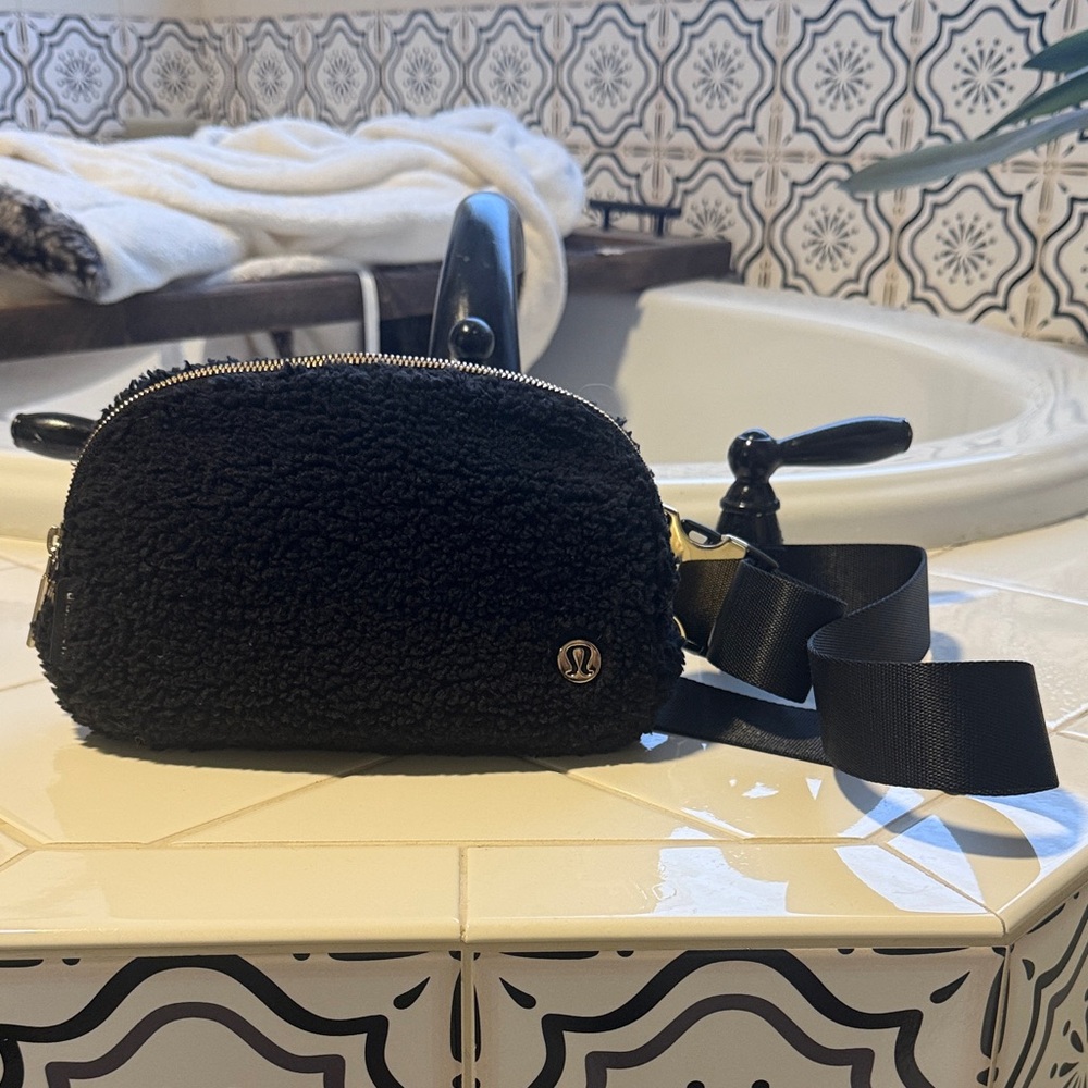 SOLD - Lululemon Everywhere Fleece Belt Bag